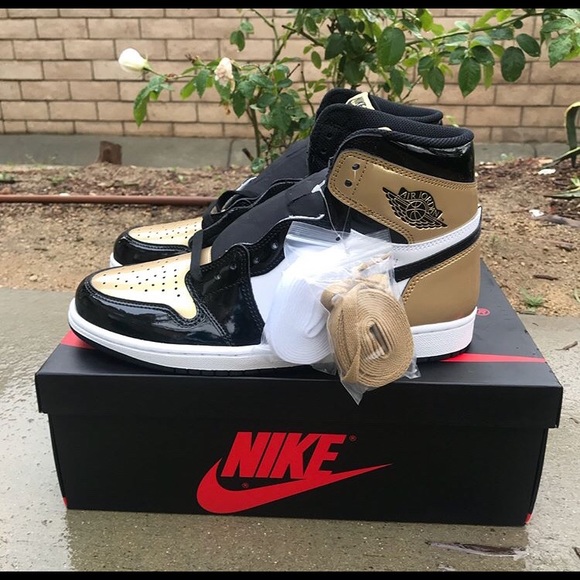 nike jordan 1 gold toe